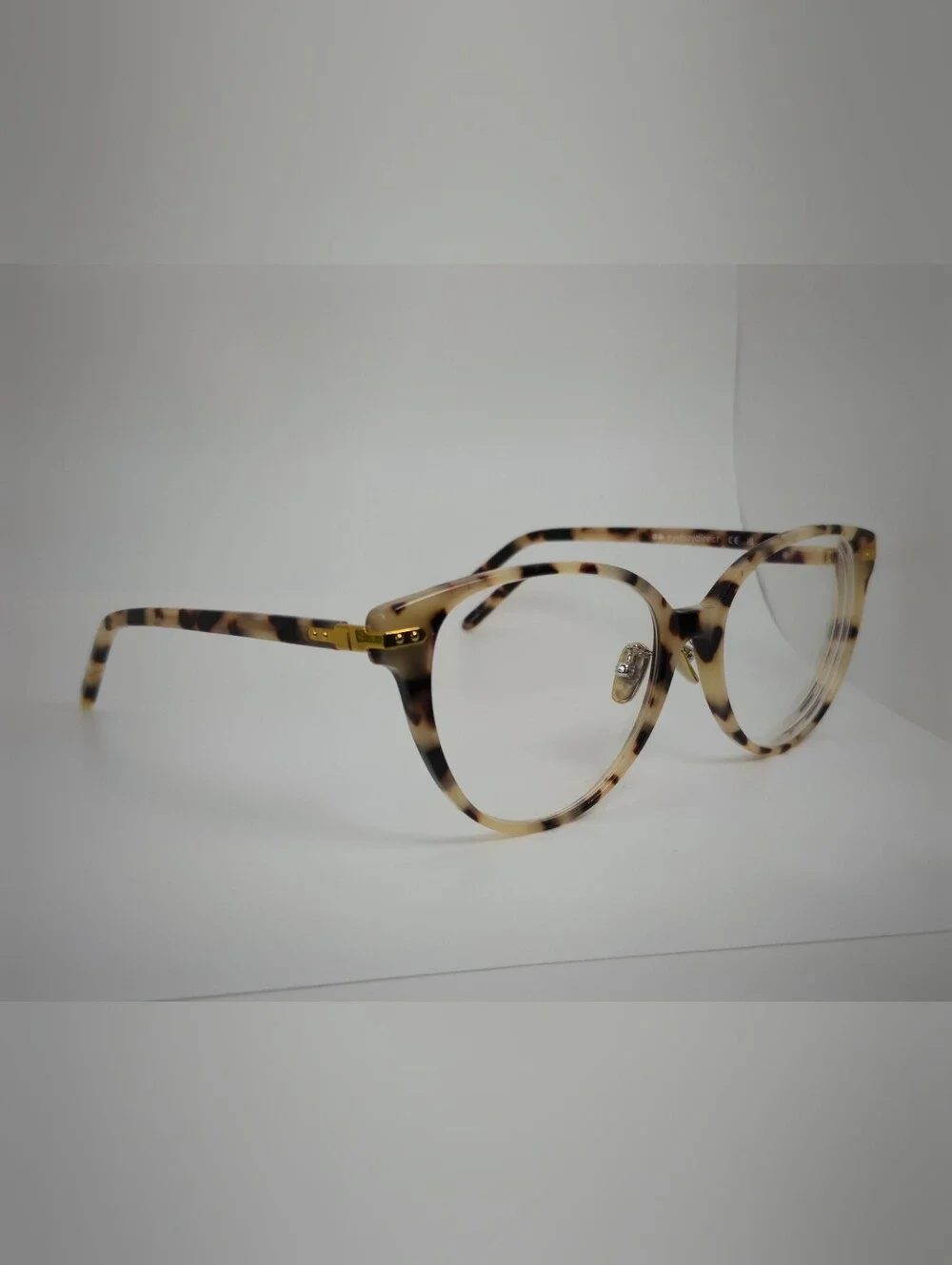 Lucia. Tortoiseshell Round Women’s Fashion. Gold Highlights Corners.